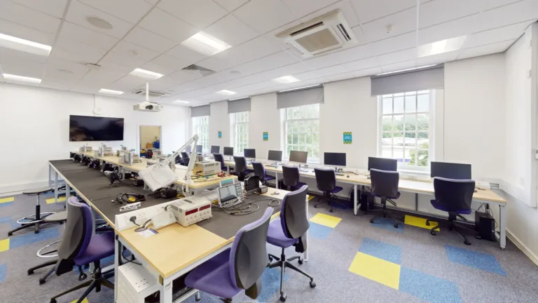 FQpPUvWhr9X-Photo_16